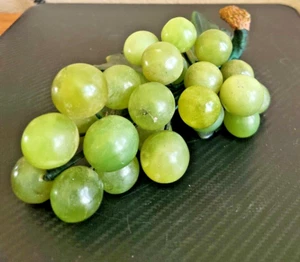 Very Detailed Realistic Vintage Chinese Jade Green Grapes 26 Grapes / 5 Leaves - Picture 1 of 8
