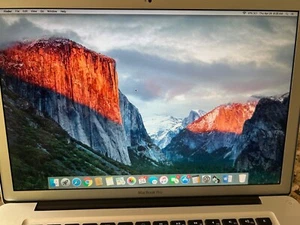 MacBook Pro (15-inch Late 2011) 2.2 GHz Intel Core i7 - 12GB - 1TB - Picture 1 of 8