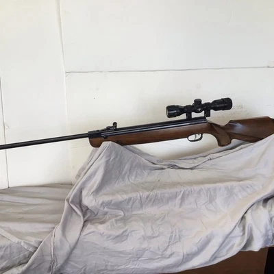 Beeman R1 .20 Cal Santa Rosa con Mira Serie # 1234440 ¡EXCELENTE!! Foto 1 de 4