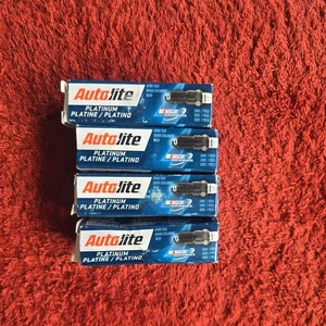 4 Pack Autolite AP5243 Platinum Spark Plugs - Picture 1 of 2
