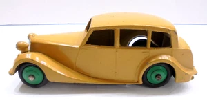 Dinky Toys 151 Triumph 1800 Saloon made in England 1/43 scale A+++++ - Picture 1 of 9