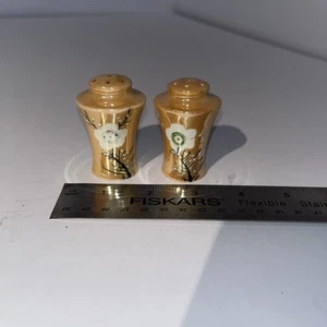 Vintage White Blossom Salt And Pepper Shockers Made In Japan No Stoppers Include - Picture 1 of 6