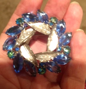 Hermoso broche azul zafiro claro - Imagen 1 de 2