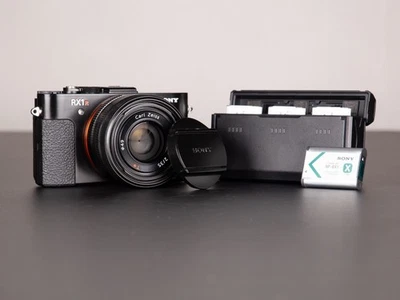 Sony RX1R II (DSC-RX1RM2) Full-Frame Compact Camera in Excellent Condition — 第 1/4 张图片