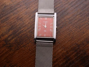 Seiko Slim Quartz Herren rotes Zifferblatt silber Armband Vintage Uhr - Bild 1 von 9