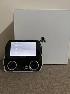 Sony PSP GO Nera - PSP-N1004 16Gb + Cavo di Ricarica - Foto 1 di 3