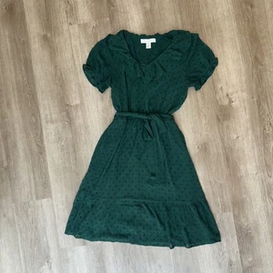 Abito Monteau Los Angeles Swiss Dot verde XS con cintura manica a sbuffo boho orlo con volant - Foto 1 di 15