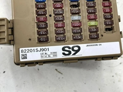 Scatola fusibili SUBARU FORESTER SJ 82201SJ901 2.5 benzina 126kw 2020 33198795 - Immagine 1 di 4