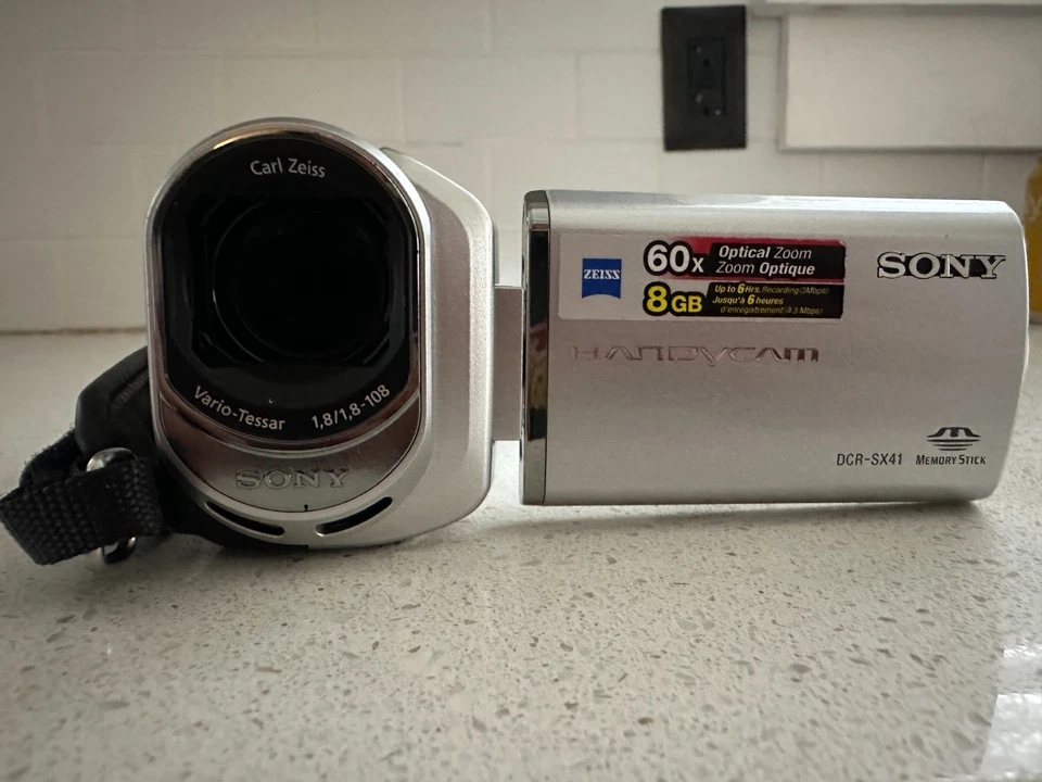 Sony Handycam DCR-SX65 Digital Camcord 70x Zoom, Silver, No Display, Works READ - Image 1 of 4