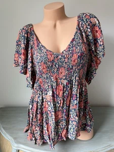 Angie Boho gesmoktes Babydoll Oberteil fließend Gr. 3X Bauernhaus launisch Blumen Schößchen - Bild 1 von 6