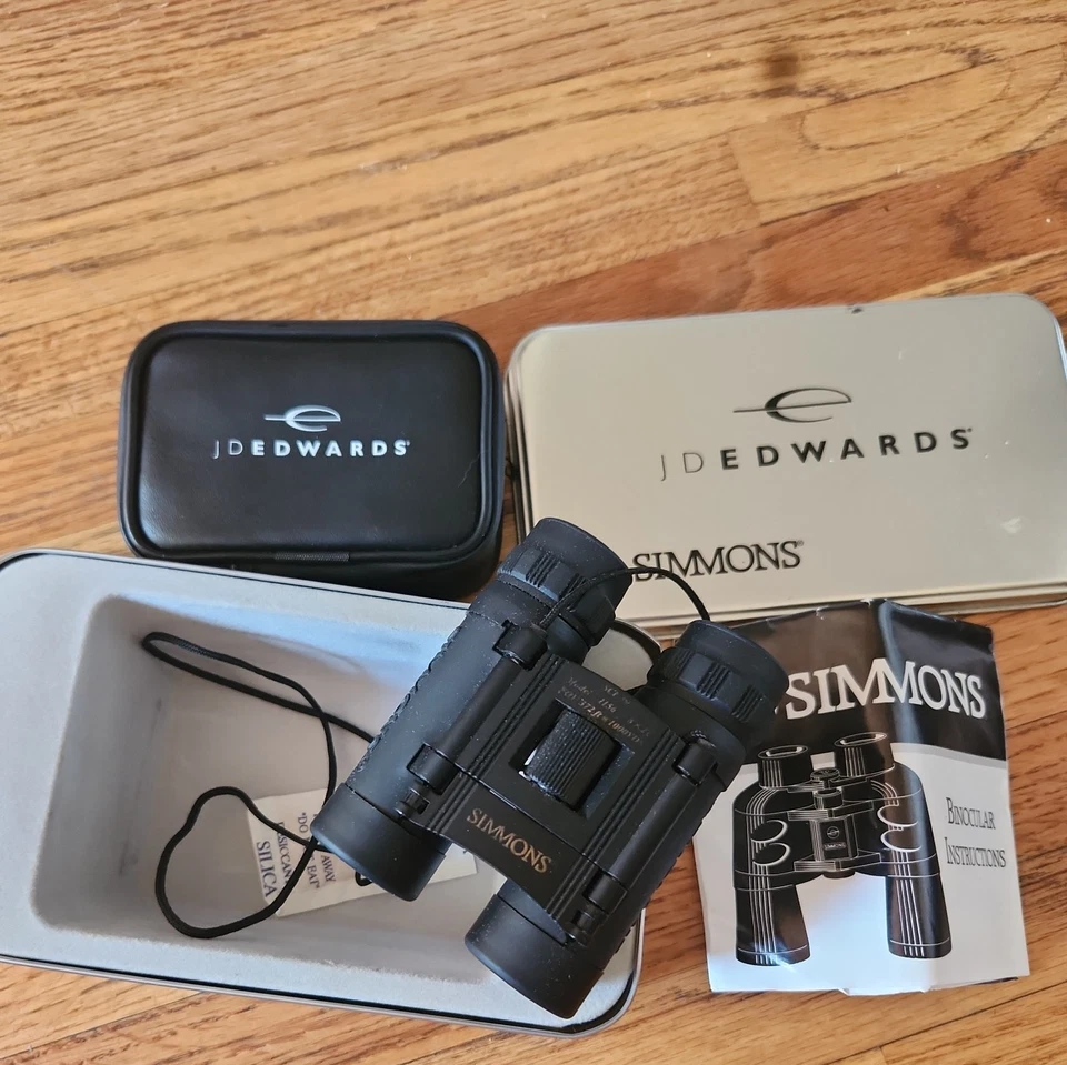 Simmons 1156 8x21 compact Binoculars with original case, tin & instructions. - Image 1 of 4