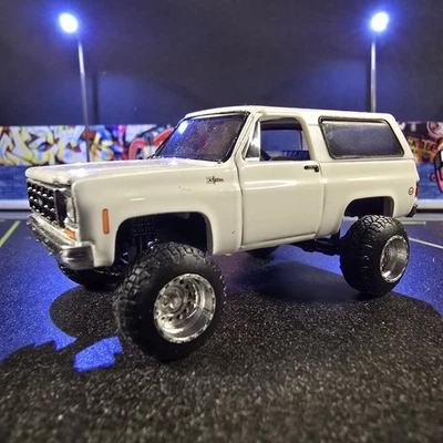 M2 Machines 1974 Chevrolet K5 Blazer 1/64 Diecast Custom - Image 1 of 4