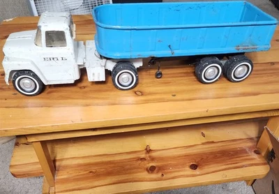 Semirremolque cosechadora ERTL INTERNATIONAL 1960 con remolque de volteo hidráulico funciona Foto 1 de 4