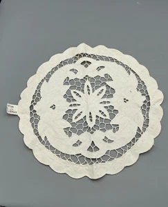 Deutsche Doillie Baumwolle 10" Ecru Blumen Blütenblätter französische Knoten bestickt Leinen - Bild 1 von 11