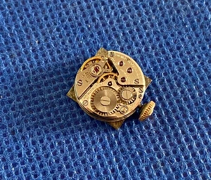 Original UNIVERSAL GENEVE 542 manual winding movement & dial (1c/7254) - Picture 1 of 6