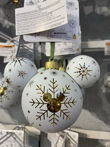 Disney Parks 2025 Mickey Schneeflocke weiß beleuchtet Weihnachtsschmuck NEU - Bild 1 von 1