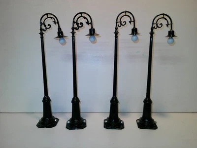 Lionel Standard Gauge Prewar 61 Lamppost, set of 4, Black, Restored - Image 1 of 3
