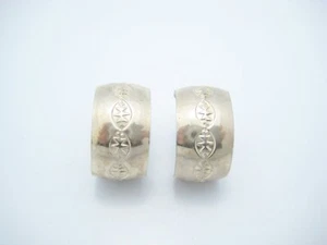 Orecchini a cerchio in argento sterling con design timbrato nativi americani - Foto 1 di 7