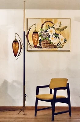 Sillón vintage de mediados de siglo moderno estilo danés con detalles de madera amarillo ocre Foto 1 de 4