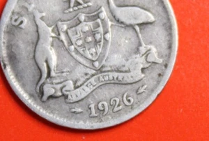 * 1926 SILVER SIXPENCE NO SERIF ON 2 PREDECIMAL COIN AVERAGE CIRCULATED #FHJ02 - Bild 1 von 10