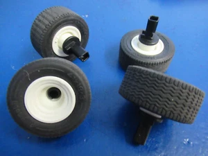 4 x Reifen mit weißer Felge 41 / 18 für Auto Fahrzeuge Playmobil 7009 - Bild 1 von 2