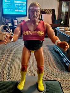LJN Toys 1985 WWF Giant Hulk Hogan 16-inch Action Figure with Title Belt - Picture 1 of 12