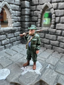 MODEL RAILWAY Figure Game Keeper 24mm 3D Printed Hand Painted  OO/HO Scale - Picture 1 of 6