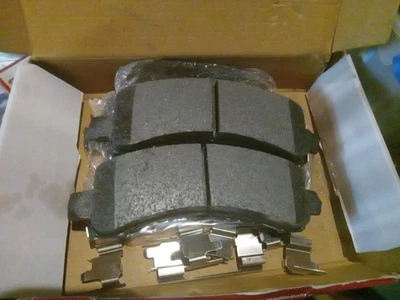 Juego de frenos de disco de rueda trasera Raybestos, para un Chevy Express GMC Savana 2500 Foto 1 de 2