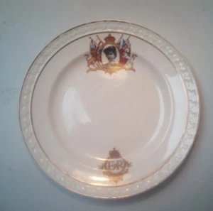 Queen Elizabeth Coronation Plate Aynsley - Picture 1 of 3