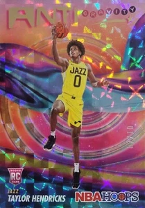 2023-24 NBA Hoops Taylor Hendricks Antigravità RC Hyper Gold - /10 MOJO NERO - Foto 1 di 3
