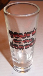 Vintage Südlich der Grenze Mexiko Reise Souvenir Schnapsglas Shooter - Bild 1 von 2