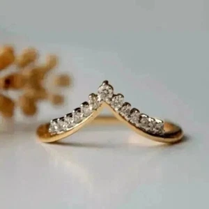 Alianza de boda curvada de diamantes creada en laboratorio Art Deco enchapada en oro amarillo de 14 k - Imagen 1 de 3
