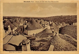 B3985) ALBEROBELLO GRUPPO DI TRULLI ZONA MONUMENTALE ANIMATA BARI  - Imagen 1 de 2