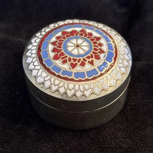 Antigua caja redonda pequeña de metal azul rojo esmalte Siam - Imagen 1 de 6