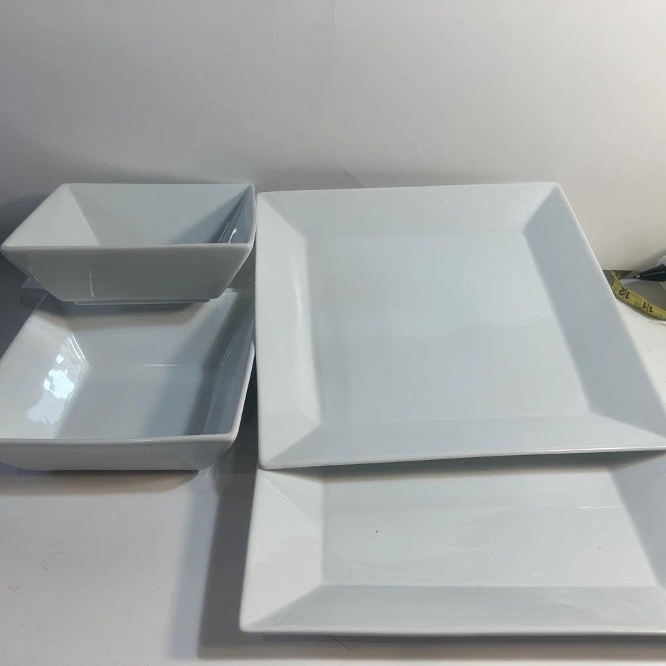 Pier 1 Importaciones Juego de 2 Porcelana Nuevos Luminosos Cuadrados y Ensaladera Cuenco Foto 1 de 4