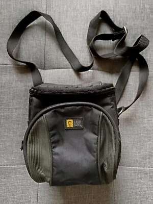 Case Logic Camera Zip Bag Case Belt Loop Adjustable Strap Good Used Condition - Image 1 of 4