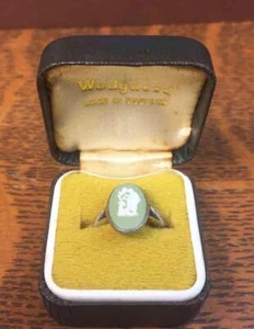 Vintage Sterling Silver JW Wedgwood Signed Green Jasperware Ring Size 7 1/4 Box - Picture 1 of 10