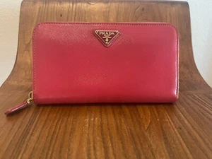 Cartera Prada Rosa Caliente Larga Cuero Saffiano Cremallera - Imagen 1 de 8