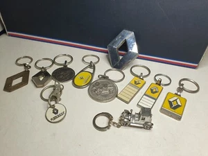 RENAULT VARIOUS KEYCHAIN LOT + BADGE,,,bourbon or others? kechain lh - Picture 1 of 12