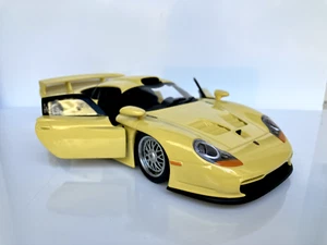 PORSCHE 911 GT1 DIE-CAST UT MODELS SCALA 1:18 Gialla - Foto 1 di 9
