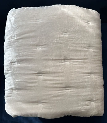 "Edredón West Elm exuberante de terciopelo con puntada de tachuela 68"" x 88""" Foto 1 de 4