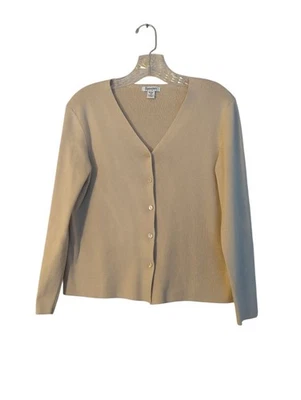 Cárdigan para mujer Petite mediano clásico tostado con cuello en V y mangas largas Foto 1 de 4