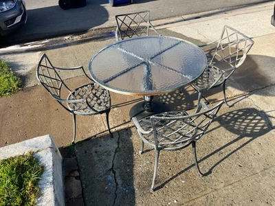 Impresionante Juego de Mesa de Vidrio para Patio Jordan Marrón Vintage 4 Sillas 42 pulgadas de Diámetro So Foto 1 de 4