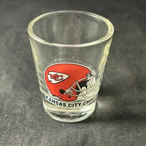 ELMETTO ROSSO LOGO KANSAS CITY CHIEFS NFL VETRO TRASPARENTE MARCA CACCIATORE SHOT GLASS BELLO - Foto 1 di 3