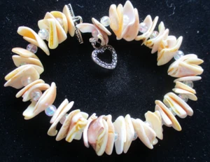 Handcrafted  Shell Bracelet . 7.5 Inches. Gift box - Picture 1 of 4