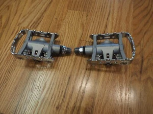 Shimano PD-M324 SPD Pedal Set Clipless Platform Bike Pedals MTB ROAD TOURING - Picture 1 of 4