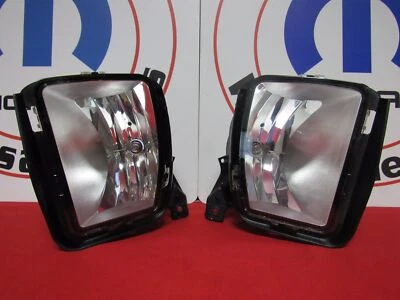 Lâmpada de neblina dianteira esquerda e direita DODGE RAM 1500 NOVA FABRICANTE DE EQUIPAMENTO ORIGINAL MOPAR - Imagem 1 de 4