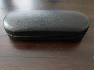 Authentisch -- Oakley Brillen Hartschalenetui schwarz klein Klappetui - NEU - Bild 1 von 5
