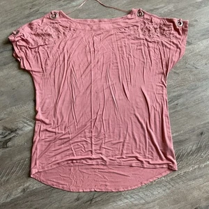 Cable & Gauage Pink Blouse Large Short Sleeve Floral Embroidery detail - Picture 1 of 6