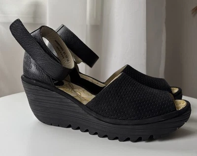 FLY London Yake 穿孔楔形凉鞋女式 7.5 码 EU38 黑色厚底 — 第 1/4 张图片